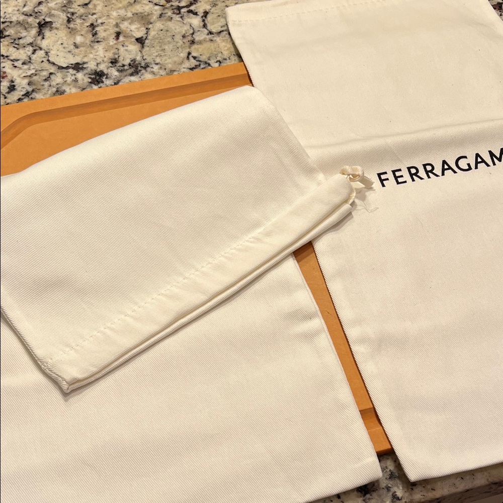 Salvatore Ferragamo Cream Dust Bag with Black Logo - Picture 3 of 6